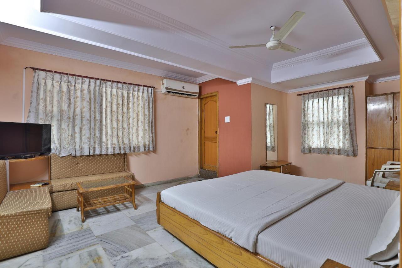 Ānand Spot On Hotel Decent المظهر الخارجي الصورة