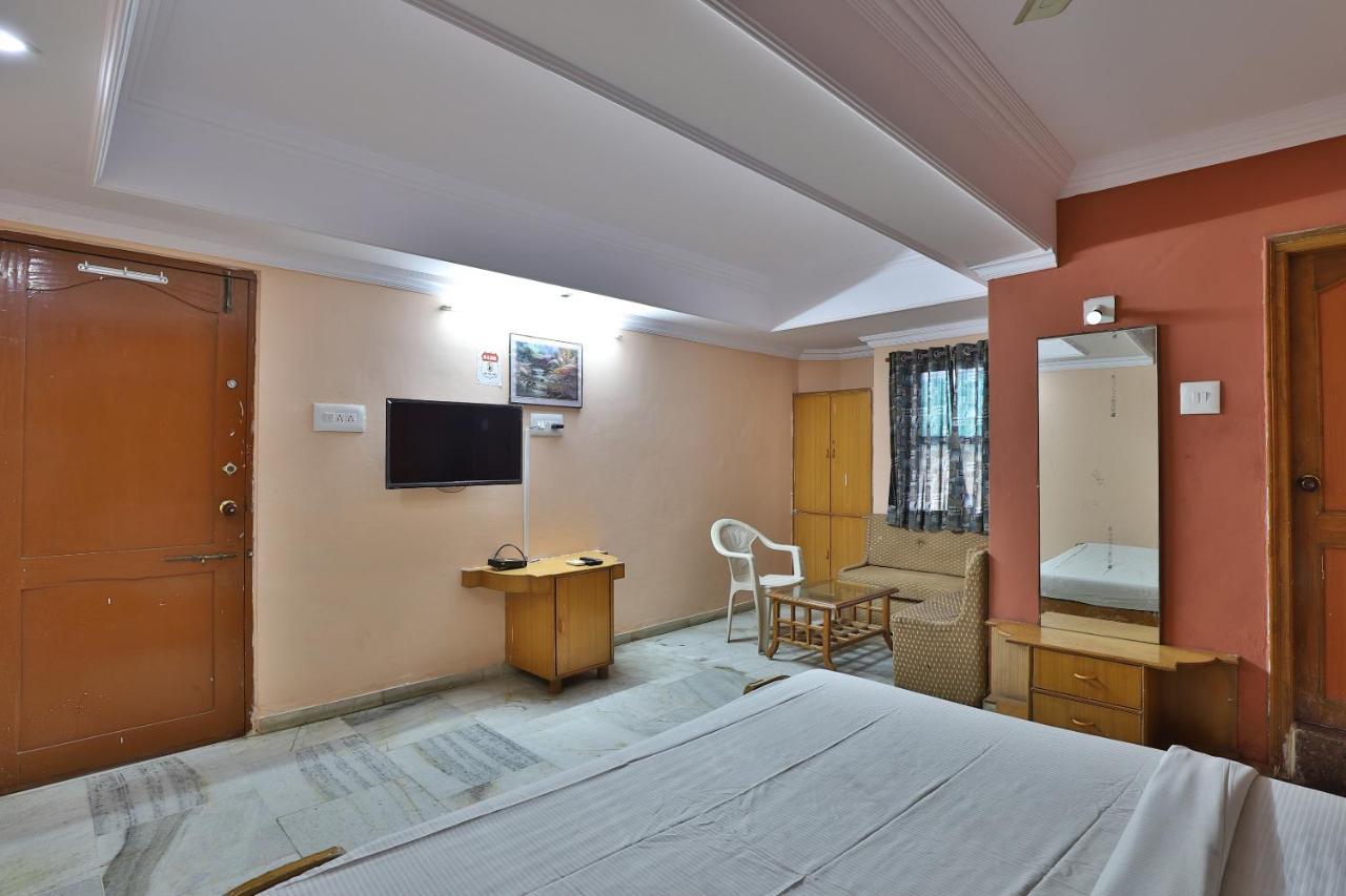 Ānand Spot On Hotel Decent المظهر الخارجي الصورة