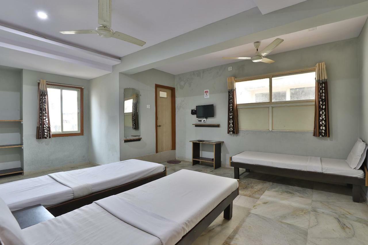 Ānand Spot On Hotel Decent المظهر الخارجي الصورة