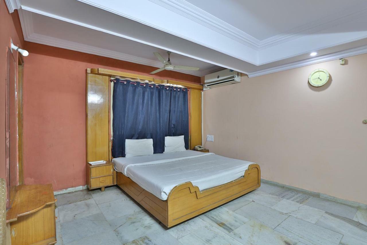 Ānand Spot On Hotel Decent المظهر الخارجي الصورة