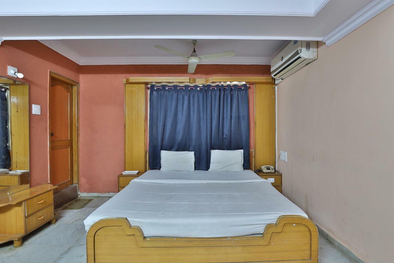 Ānand Spot On Hotel Decent المظهر الخارجي الصورة